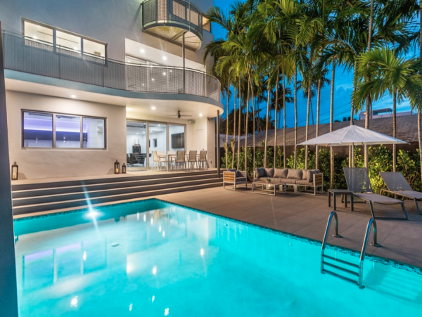 Miami Waterfront Luxury Villa - 4 Bedrooms Boater`s Retreat with Gym & Pool